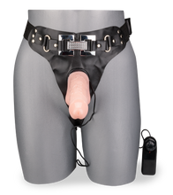 Laden Sie das Bild in den Galerie-Viewer, Abnehmbarer Umschnalldildo mit Fernbedienung