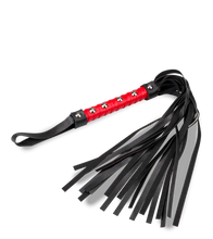 Laden Sie das Bild in den Galerie-Viewer, BDSM-Flogger Guilty