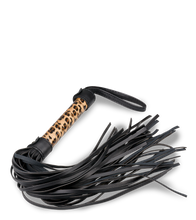 Laden Sie das Bild in den Galerie-Viewer, BDSM-Flogger Spotty