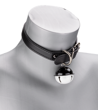 Laden Sie das Bild in den Galerie-Viewer, BDSM-Halsband aus Kunstleder mit großer Glocke