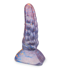 Laden Sie das Bild in den Galerie-Viewer, Dragon Dildo mit Kamm und Saugnapf 18 cm
