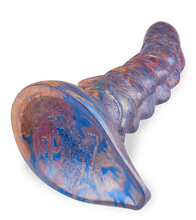 Laden Sie das Bild in den Galerie-Viewer, Dragon Dildo mit Kamm und Saugnapf 18 cm