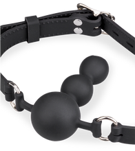 Laden Sie das Bild in den Galerie-Viewer, Gagball aus Silikon mit Plug 6 cm