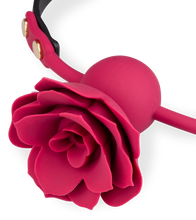 Laden Sie das Bild in den Galerie-Viewer, Gagball aus Silikon und Kunstleder mit Rosen-Dekor