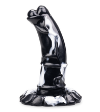 Laden Sie das Bild in den Galerie-Viewer, Pferdedildo mit Saugnapf Paso Fino
