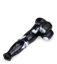 Laden Sie das Bild in den Galerie-Viewer, Pferdedildo mit Saugnapf Pegasus