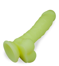 Laden Sie das Bild in den Galerie-Viewer, Phosphoreszierender Saugnapf-Dildo Osvald