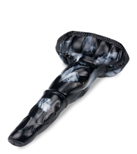 Laden Sie das Bild in den Galerie-Viewer, Saugnapf-Dildo im Fantasy-Design Qilin