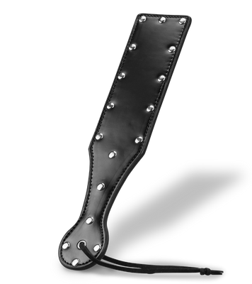 Schwarzes BDSM-Paddle mit Nieten