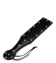 Laden Sie das Bild in den Galerie-Viewer, Schwarzes BDSM-Paddle mit Nieten