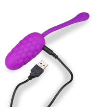 Laden Sie das Bild in den Galerie-Viewer, Vibro-Ei mit Reliefstruktur Berry